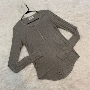 Terre Jacobs Feel the Piece Gray Henley Top Sz M/L